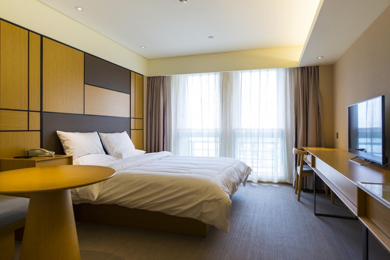 Ji Hotel Shanghai Hongqiao Transport Hub Linkong Zone Extérieur photo